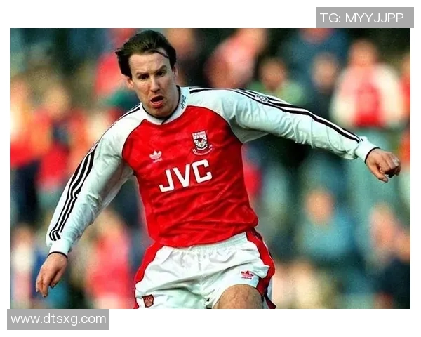 从贫困到辉煌足球明星背后的凄惨童年故事与真实照片揭秘